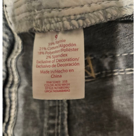 Women's (Juniors) No Boundaries Denim Jeans Size 9 Blue Acid Wash - Picture 3 of 12